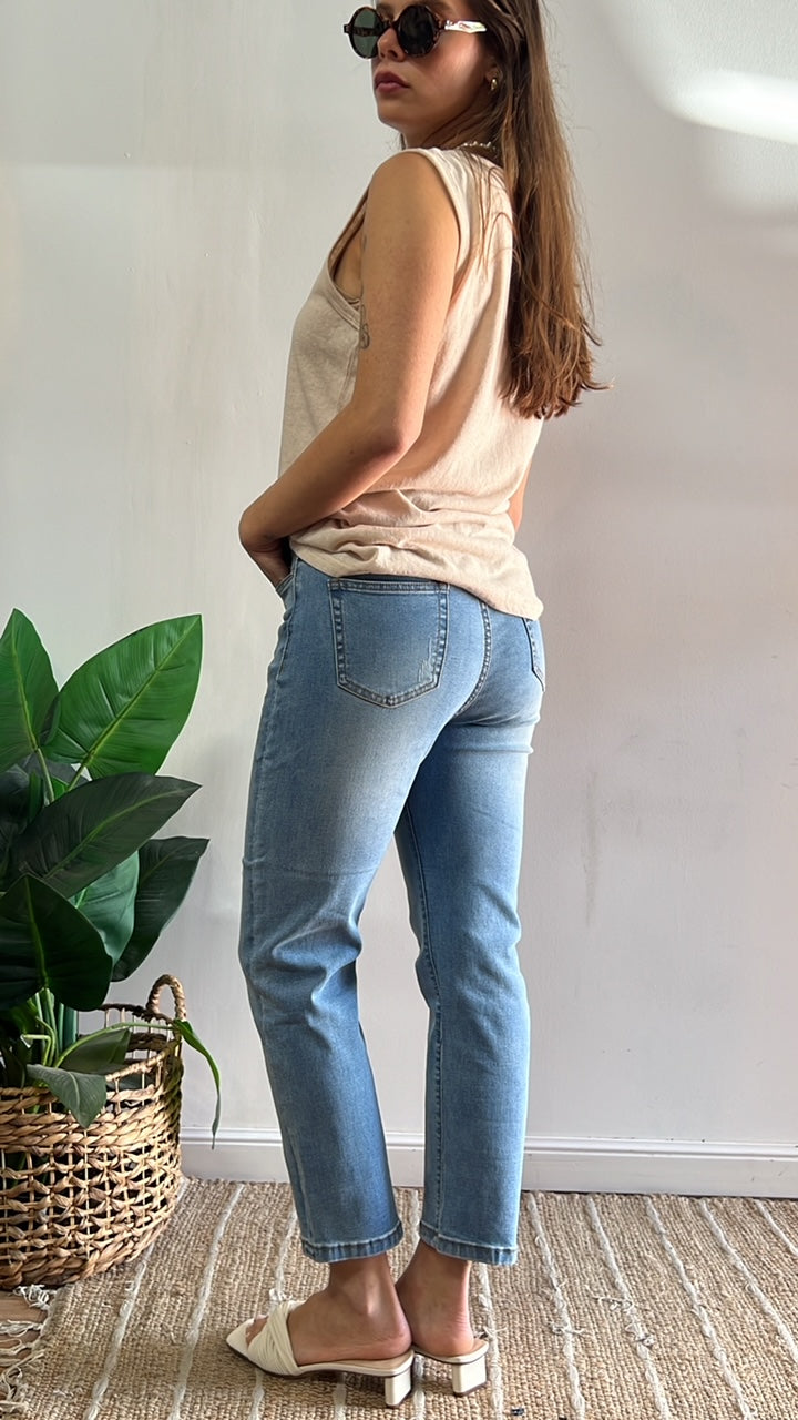 ג&