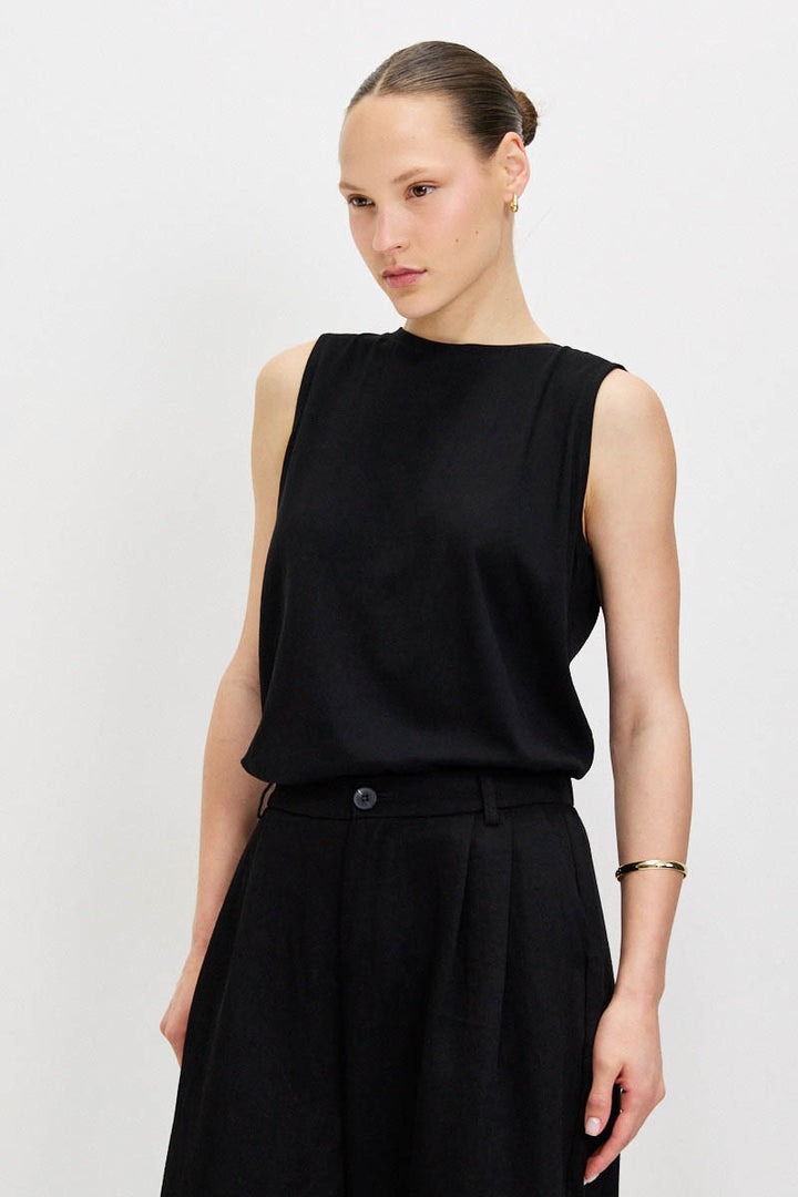חולצת גוני שחורה